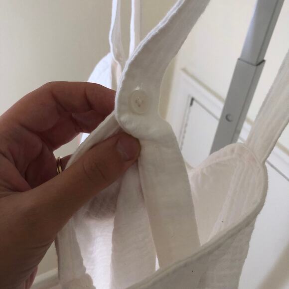 Colsie NWT Women's Cream White Textured Cotton Flowy Button Down Tank Top M - Picture 6 of 8